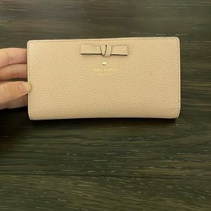 Pink Kate spade wallet 💕💕💕